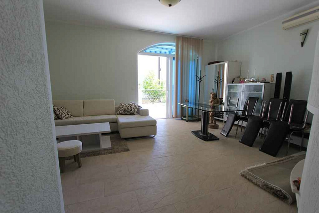 Apartment with a studio inside and a courtyard — photo 4