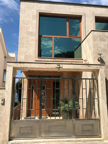  6900 villa 323m2 on the first line in Utjeha with a swimming pool