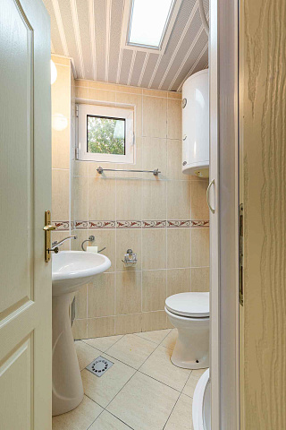 Cozy 53 m² Seaside Apartment in Becici with Private Yard — photo 8