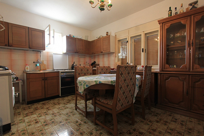 House in Bjelisi on two floors with a spacious yard
