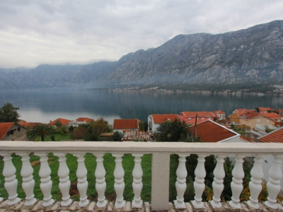 House witn sea view in Kotor