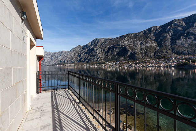 A luxurious three-story villa on the first sea line in  Kotor — photo 76