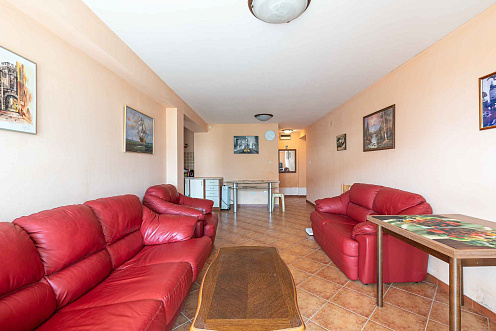 Spacious Two-Bedroom Apartment with Terrace Near Budva Centre — photo 3