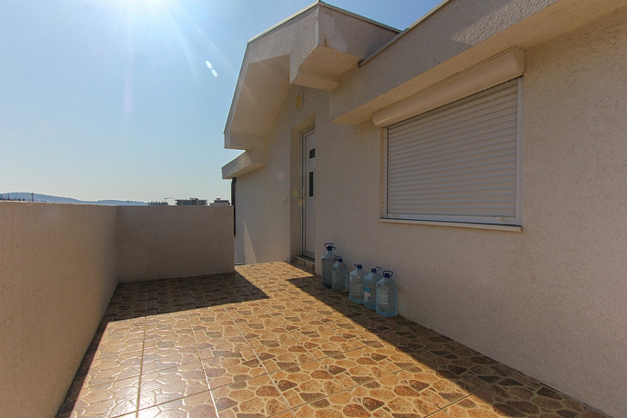 Spacious house 553m2 in the picturesque Susanj area, Bar city