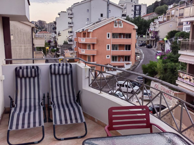 Apartment in Becici with access to an open roof terrace