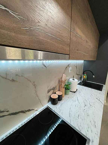 One bedroom apartment in a newly built complex in Bečići with a swimming pool on the roof — photo 4