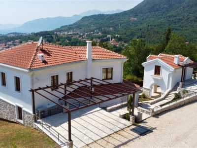 Two-storey villa with a swimming pool and a panoramic view of the Tivat Bay in Kavac