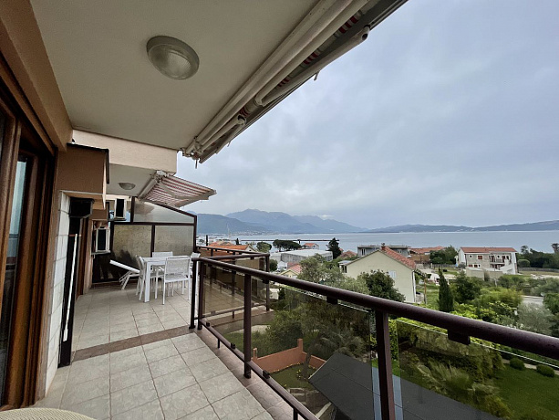 For sale apartment in Bijela with a sea view