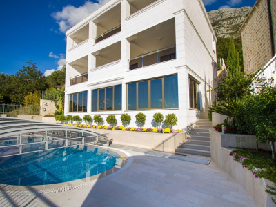 A luxurious villa in Rezevici