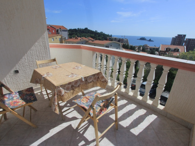 An apartment in Petrovac with sea view