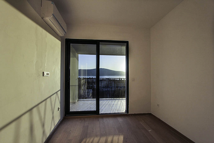 Penthouse in Tivat with panoramic sea view