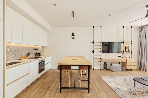 LUXURIOUS TWO BEDROOM APARTMENT — photo 2