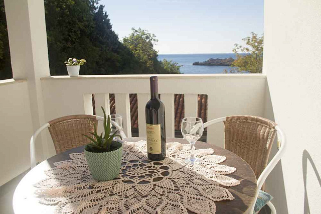 Studio in Sveti Stefan with a beautiful sea view — photo 11