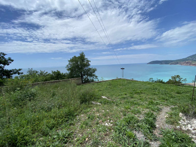 A fenced plot for sale with a panoramic view of the Adriatic Sea