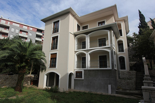 Neues Haus in Becici
