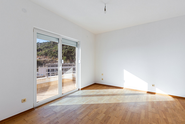 Apartment with an unforgettable sea view in Budva — photo 11