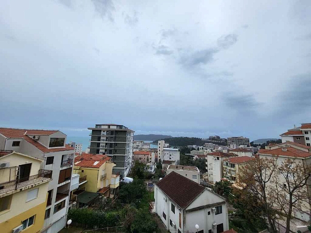 One bedroom apartment with sea view in Becici — photo 10