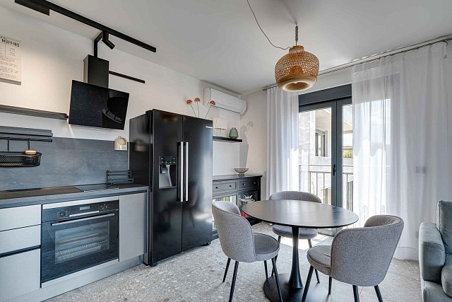 Modern three-bedroom apartment in the centre of Tivat with sea views — photo 15