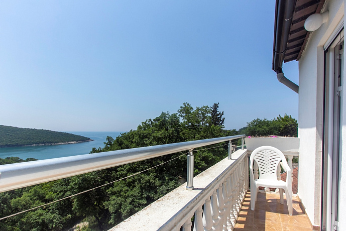 Three-storey house with sea view in Kruce