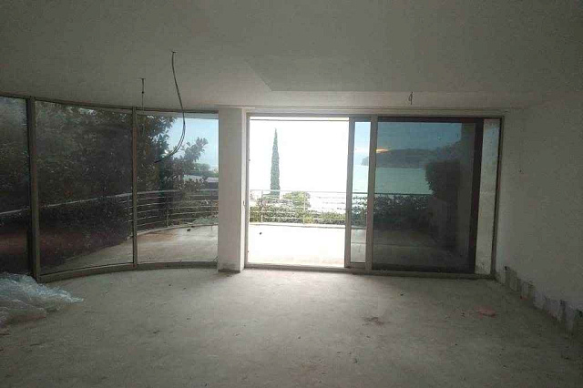 A luxury apartment in Budva — photo 6