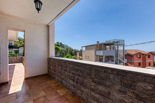 Sea view villa in Becici — photo 20