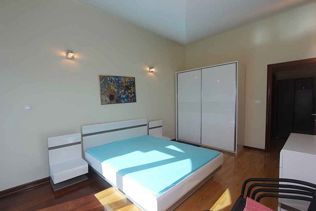 Spacious apartment in the center of Budva — photo 12