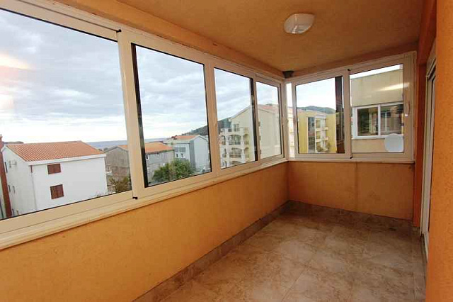 A cosy apartment in Budva — photo 13