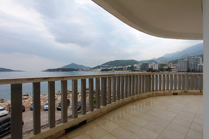 Apartment with a panoramic view on the sea coast, Rafailovici