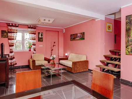 Apartment with three bedrooms and sea views in Bigovo