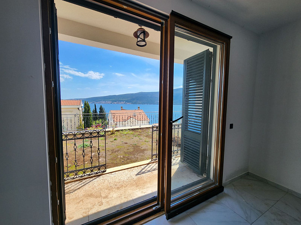 Spacious and bright apartments with panoramic sea views