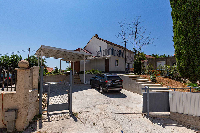 Two-unit home with stunning views of the Adriatic Sea