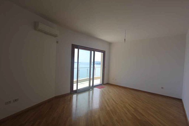 Apartment on the first line — photo 10