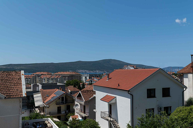 Modern three-bedroom apartment in the centre of Tivat with sea views — photo 23