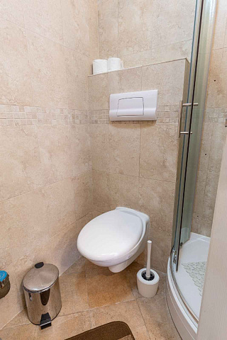 Spacious duplex apartment with sea view in Sveti Stefan — photo 18