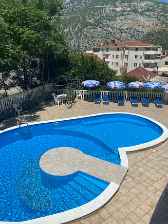 Two-storey apartment 139m2 in a complex with a swimming pool in Risan