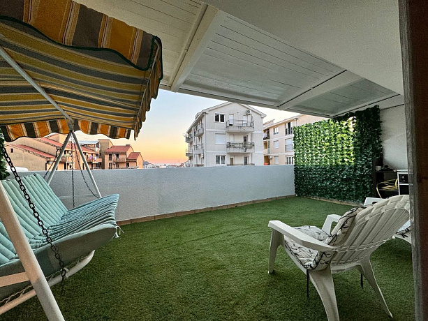 One bedroom apartment with spacious terrace and own parking space in a quiet part of Budva