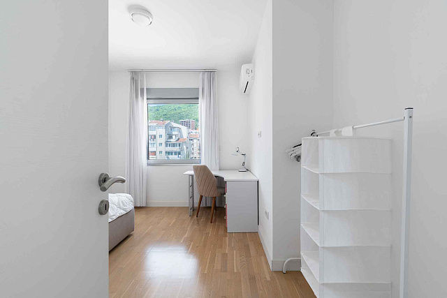 Spacious and Airy Apartment in the Heart of Budva — photo 25