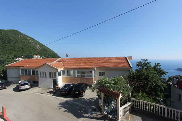 Beautiful Two Bedroom Apartment Budva — photo 13