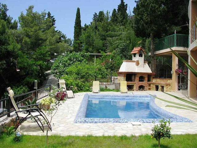 A new villa with swimming pool in Bar — photo 11