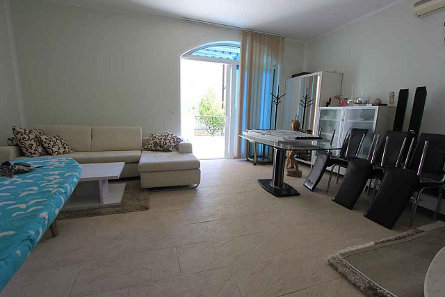 Apartment with a studio inside and a courtyard — photo 7