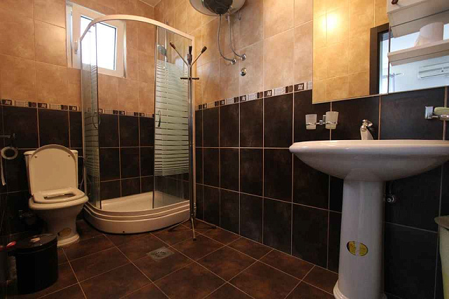 Villa with pool in Sutomore — photo 10