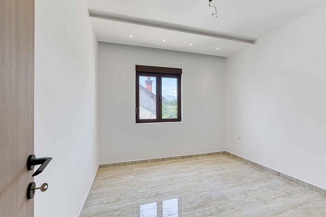 Renovated apartment in Tivat, 78 m² — photo 11