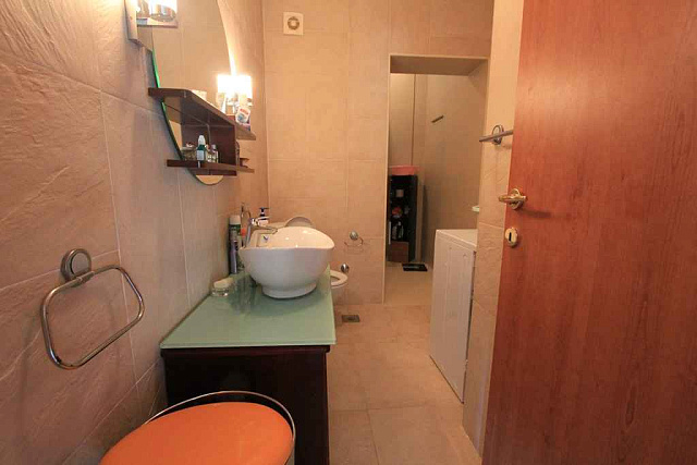 Apartment with a studio inside and a courtyard — photo 9