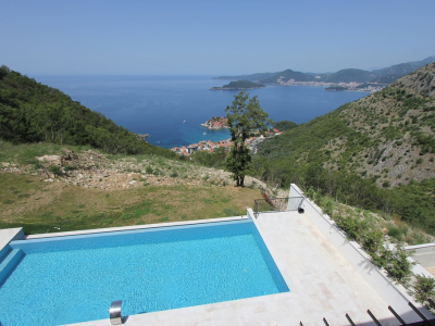 Three bedroom apartment with panoramic views of Sveti Stefan