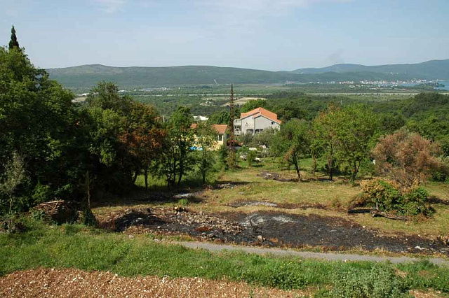 Land in Tivat with sea view