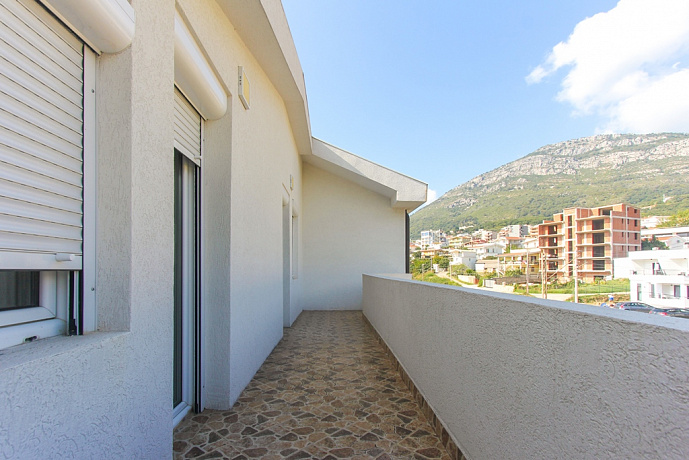 Spacious house 553m2 in the picturesque Susanj area, Bar city