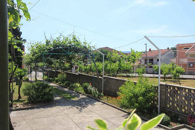 A spacious house with a large yard in Zelenika — photo 10