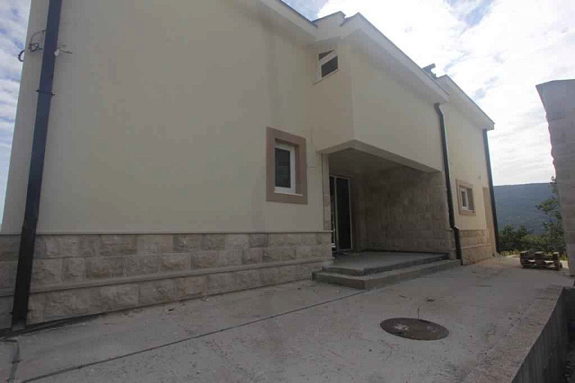 A house with sea and mountine view in Mojdez, Herceg Novi — photo 11