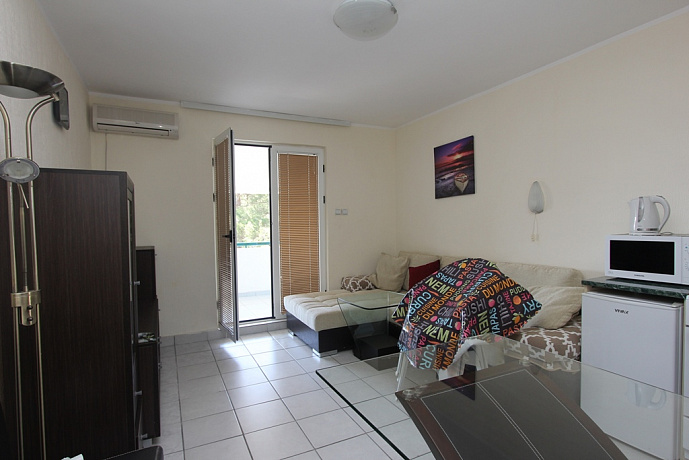 A sea and mountine view apartment in Petrovac
