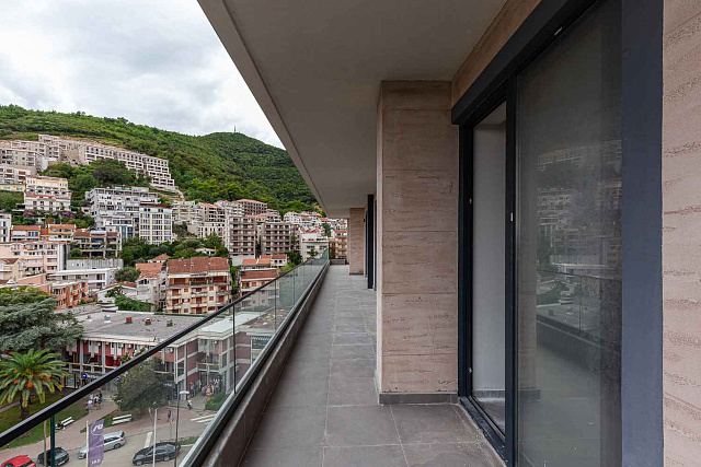 Modern One-Bedroom Apartment in Budva with Optional Garage — photo 4